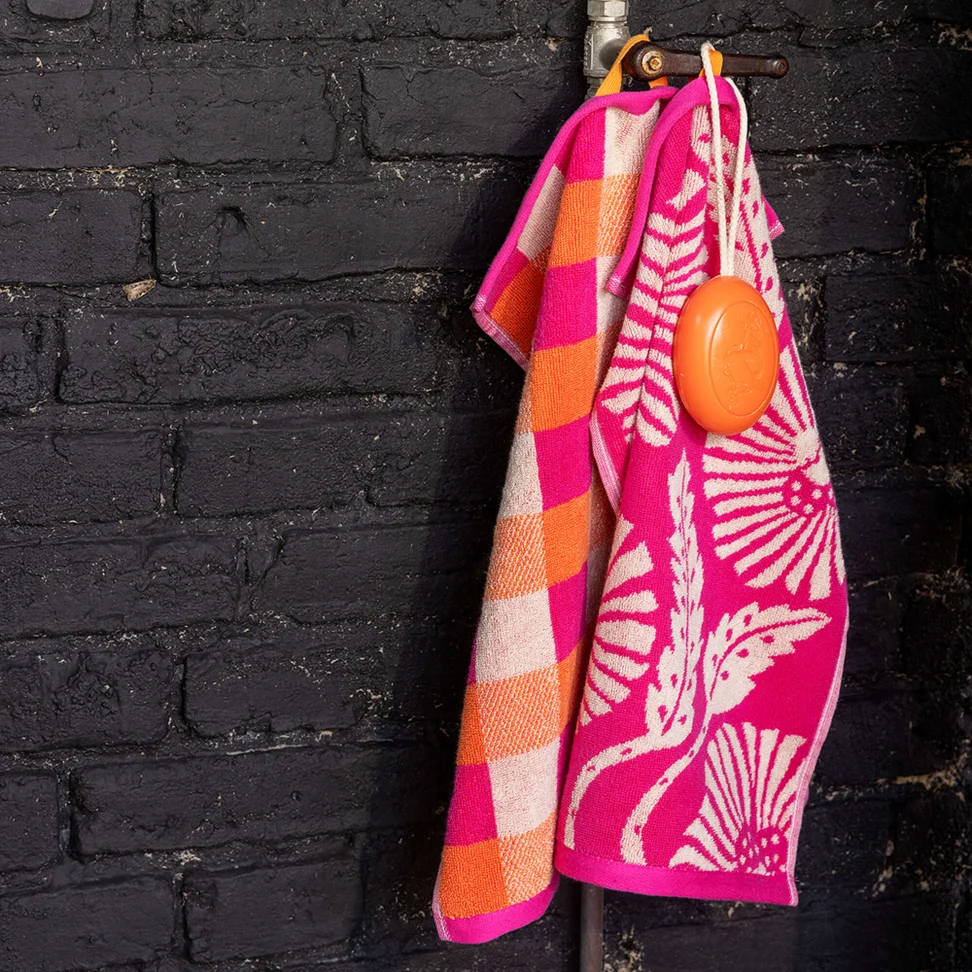 “Poppies” organic cotton guest towel, 2-pack - dark peony