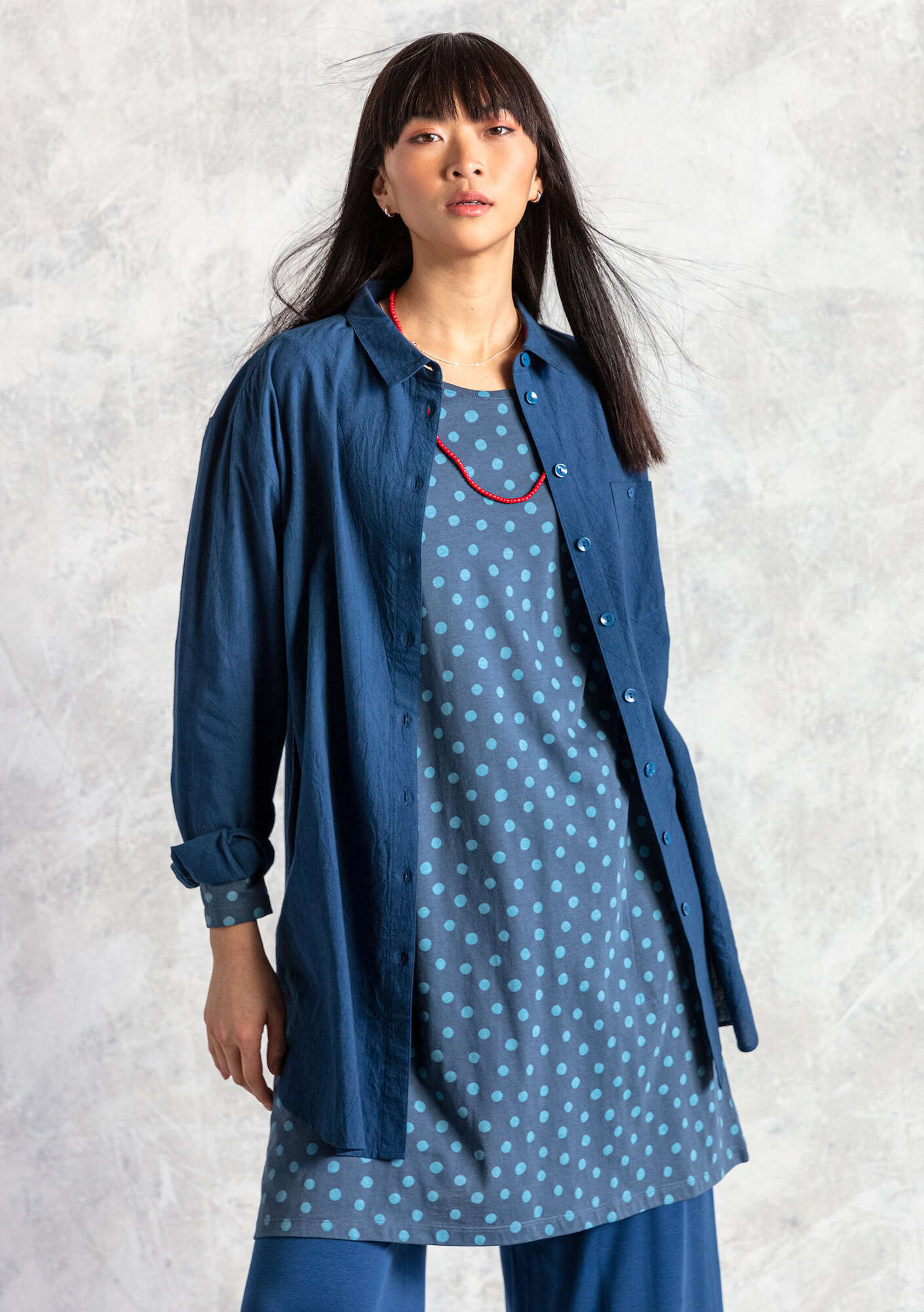 “Hi” woven shirt in organic cotton indigo thumbnail
