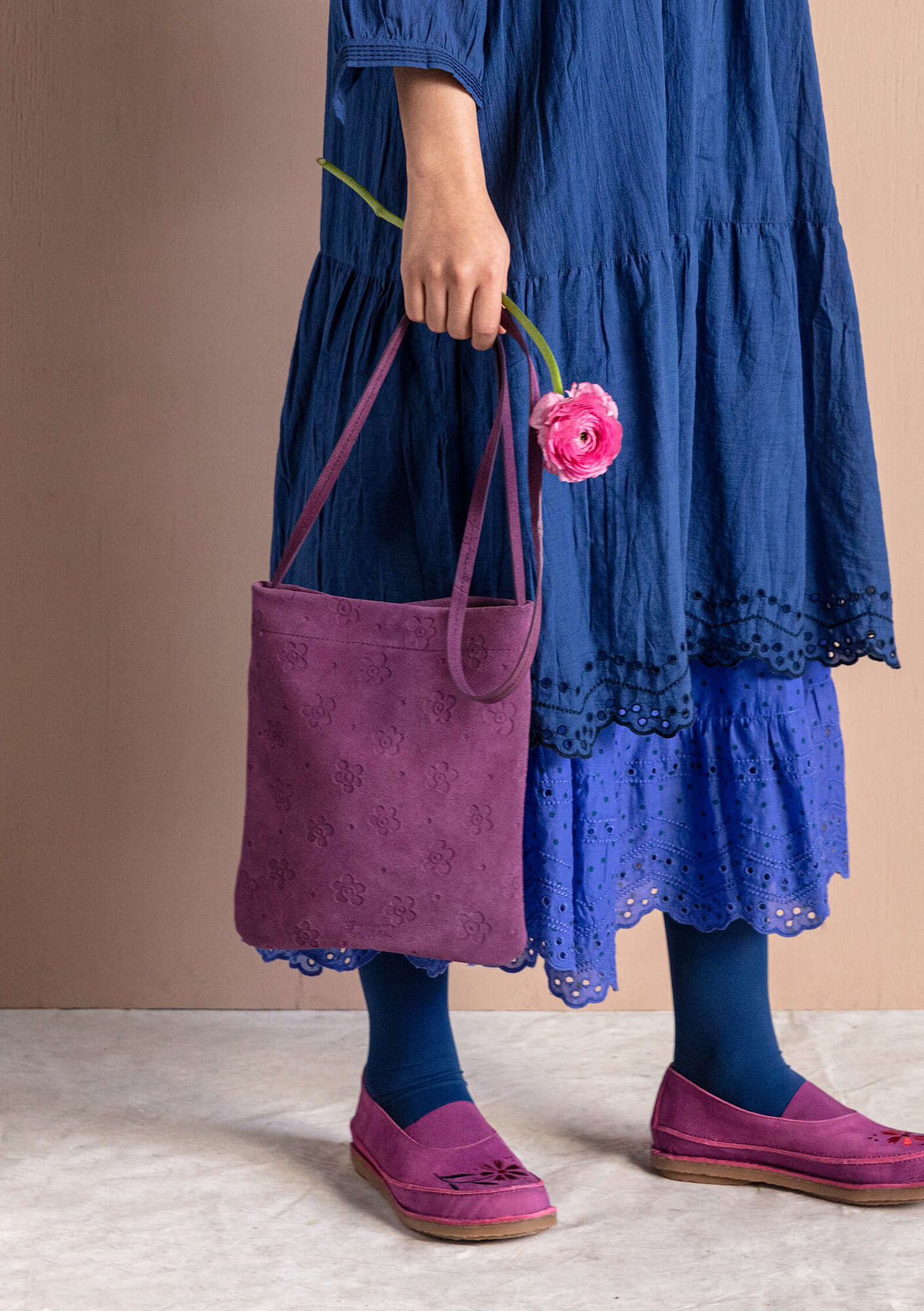 “Belle” suede purse with shoulder strap dark hydrangea