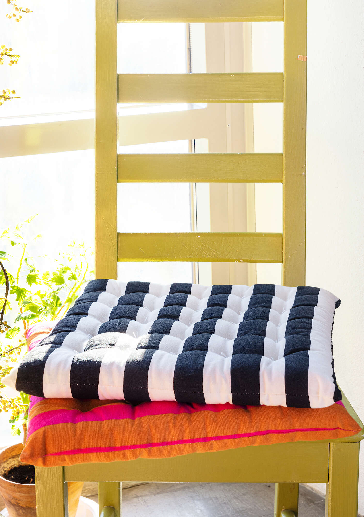 “Långrand” seat cushion in organic cotton black thumbnail