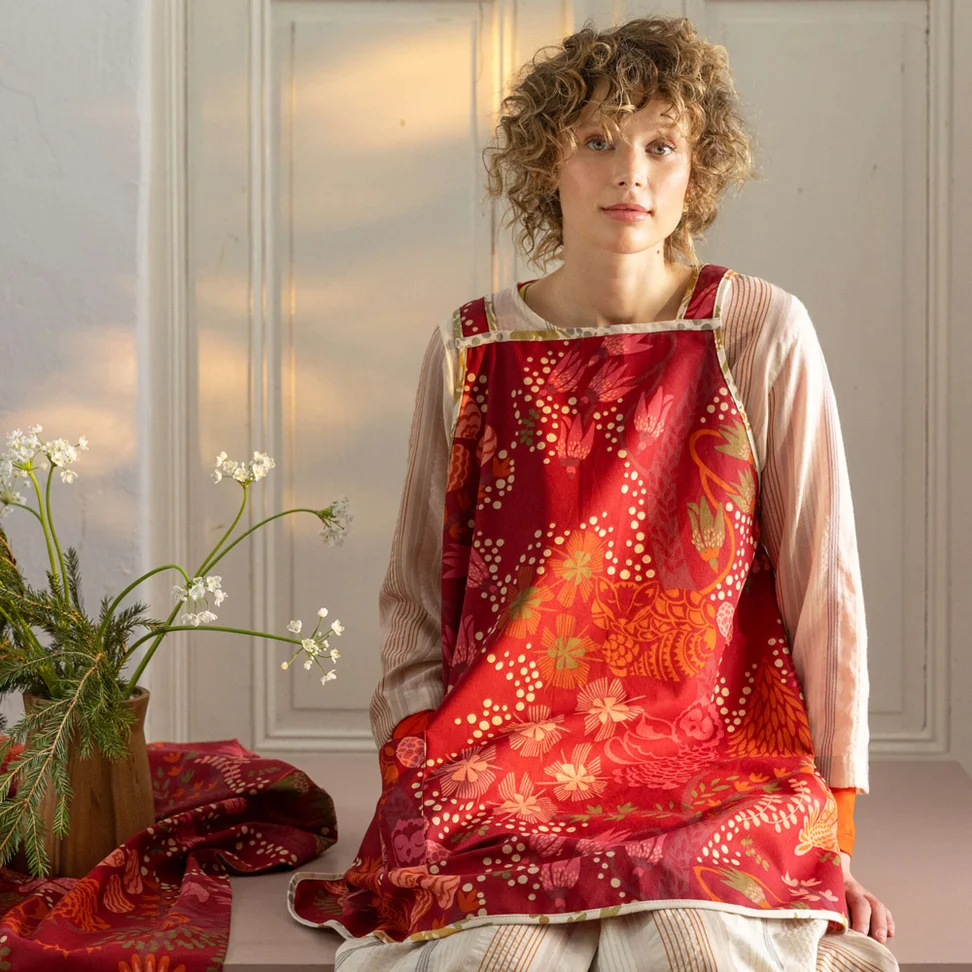 “Alaska Forest” organic cotton apron - poppy