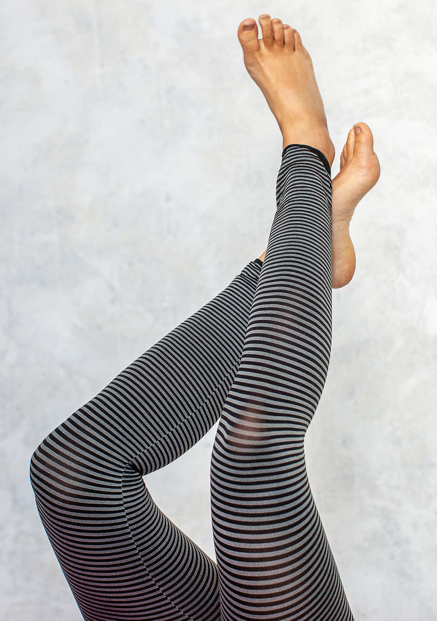 Striped recycled polyamide leggings black/ecru thumbnail