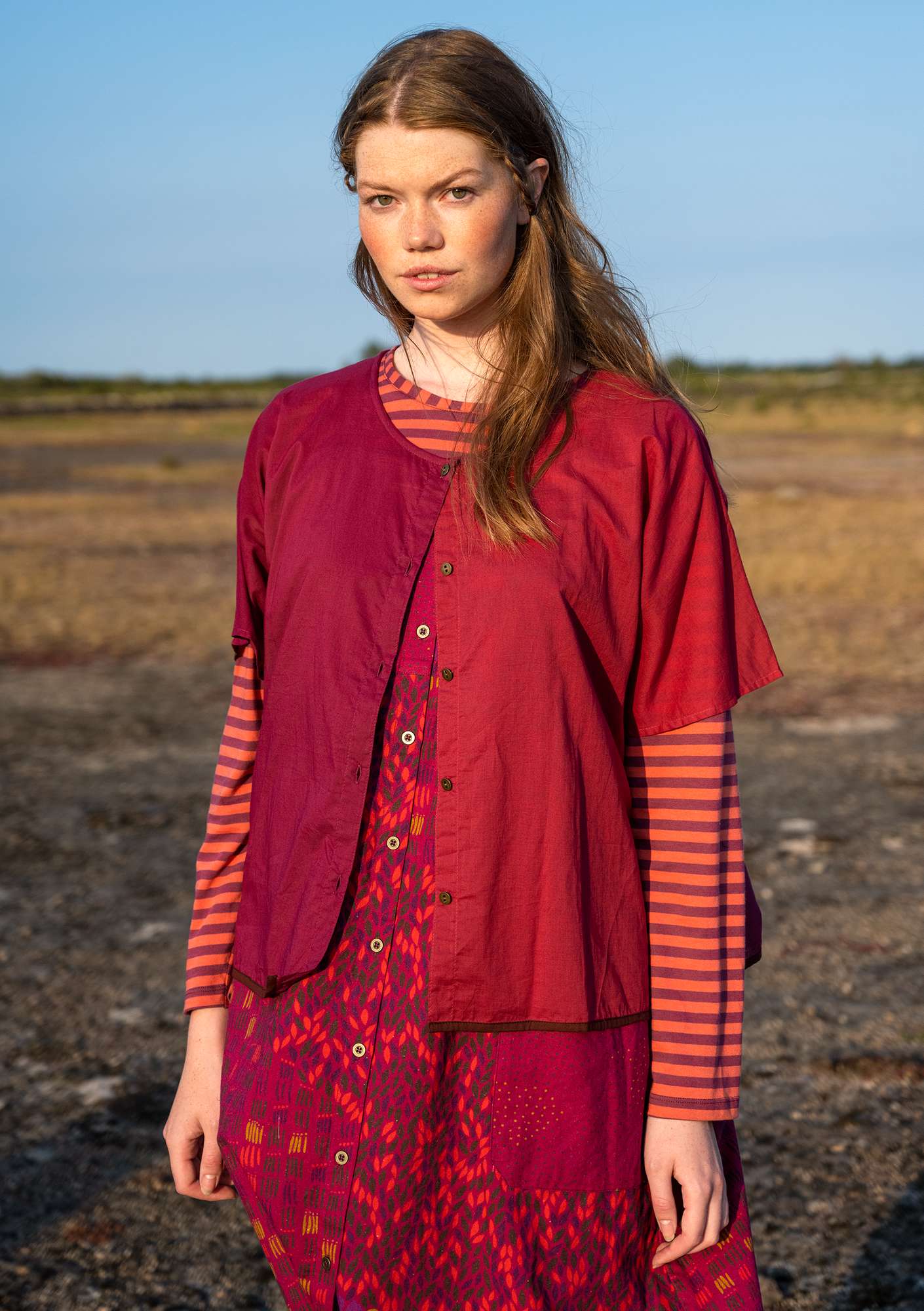 “Desert” blouse in organic cotton dark hibiscus