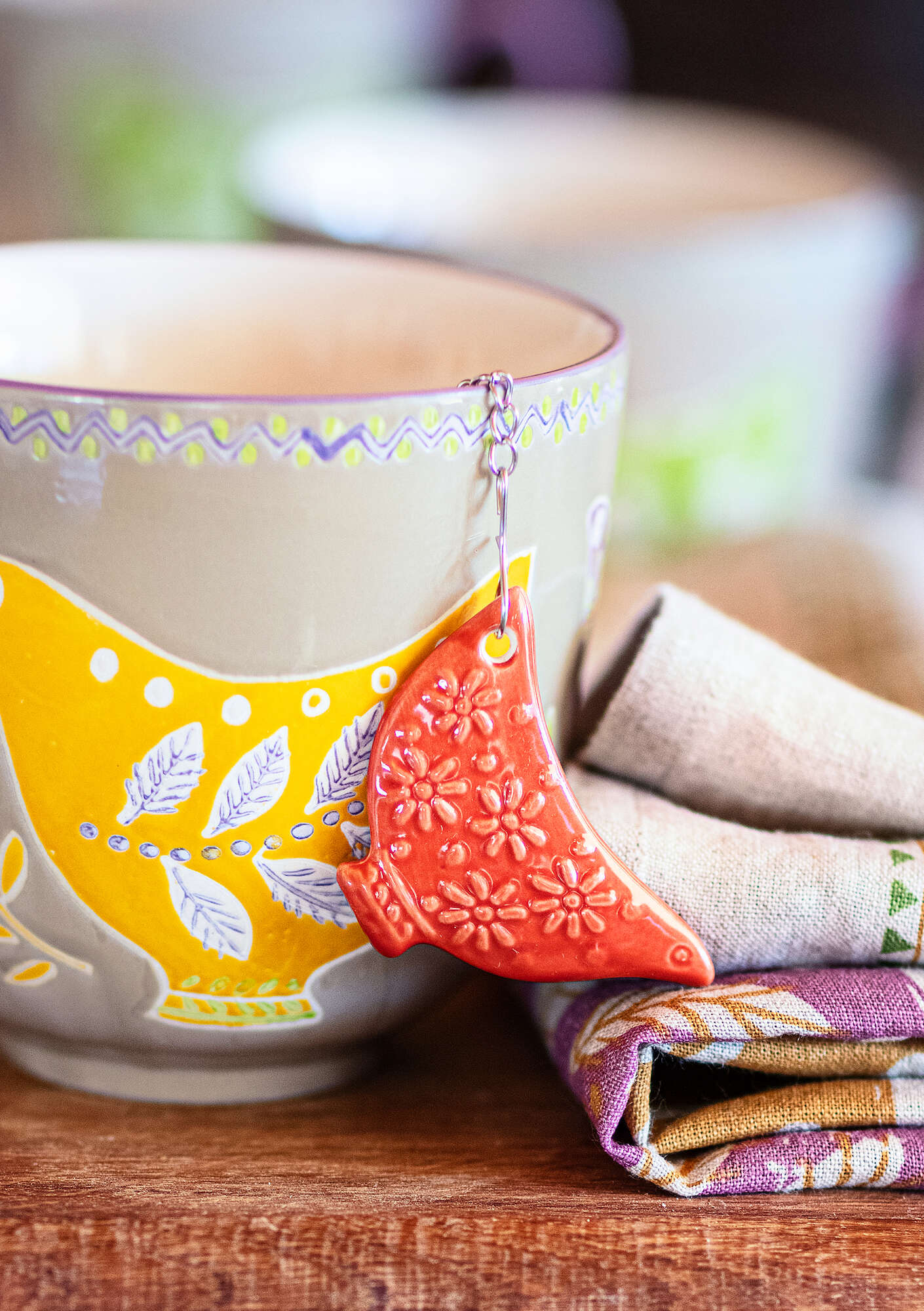 Tea strainer with ceramic bird chilli thumbnail