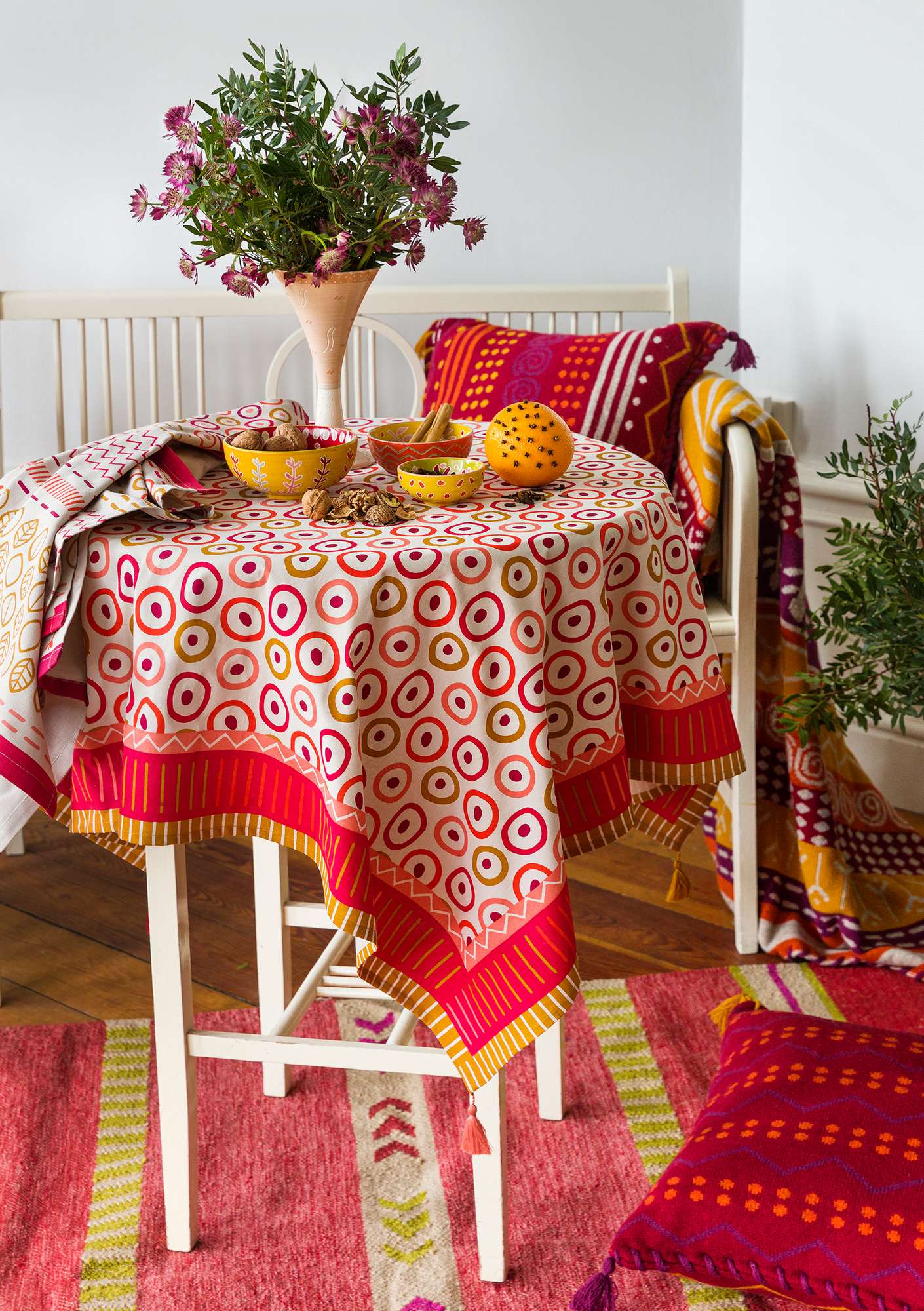 “Meringue” tablecloth in organic cotton cranberry