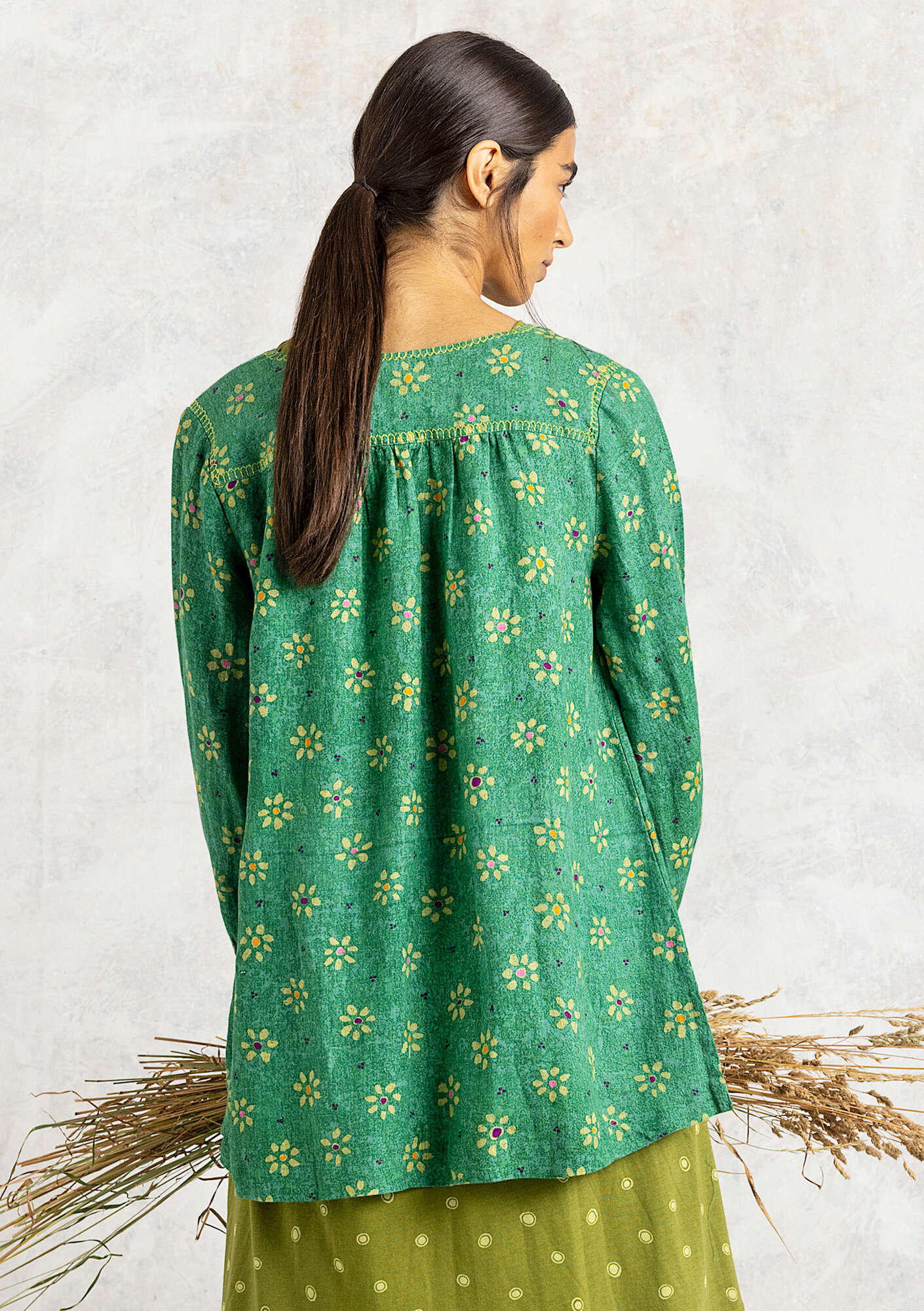 “Ester” blouse in woven linen malachite/patterned