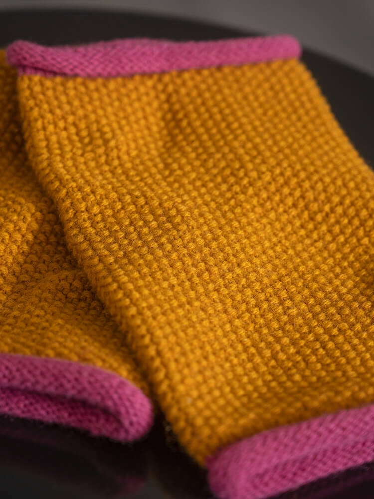 Get warm in our fingerless mitten in wool