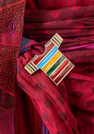 Broche "T-shirt" en argent - argent