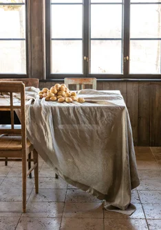 Washed linen tablecloth - natural