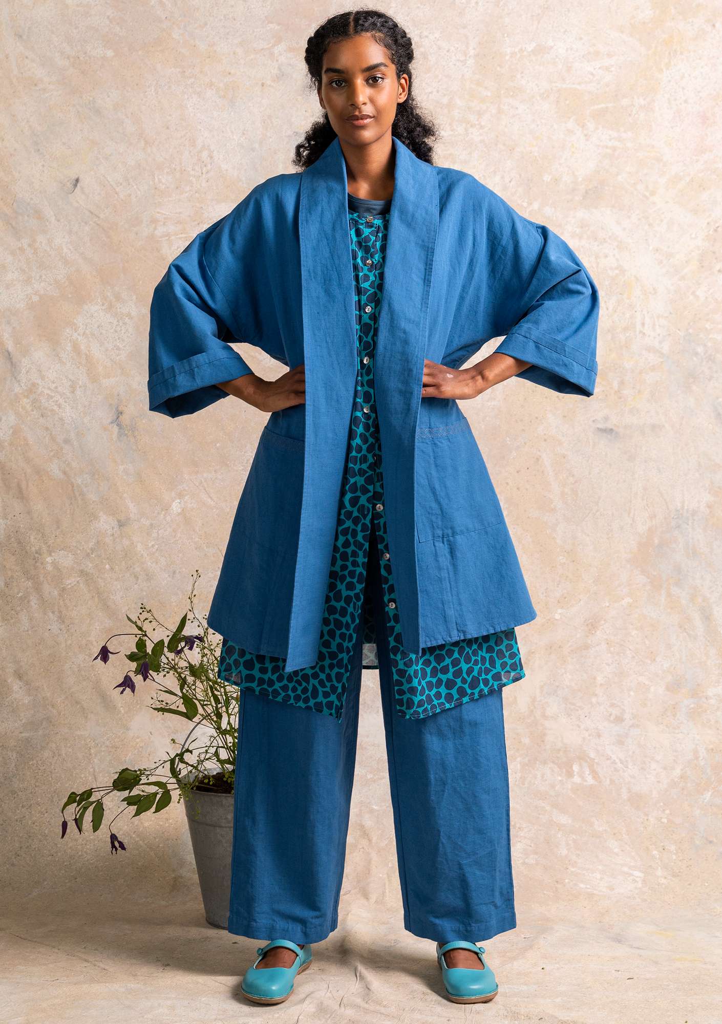 Trousers in a woven organic cotton/linen blend flax blue thumbnail