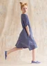 Robe basique rayée en coton biologique (indigo foncé/chardon S)