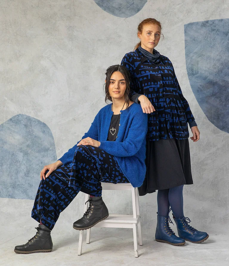 Two women wearing blue-black clothes from Gudrun Sjödén.
