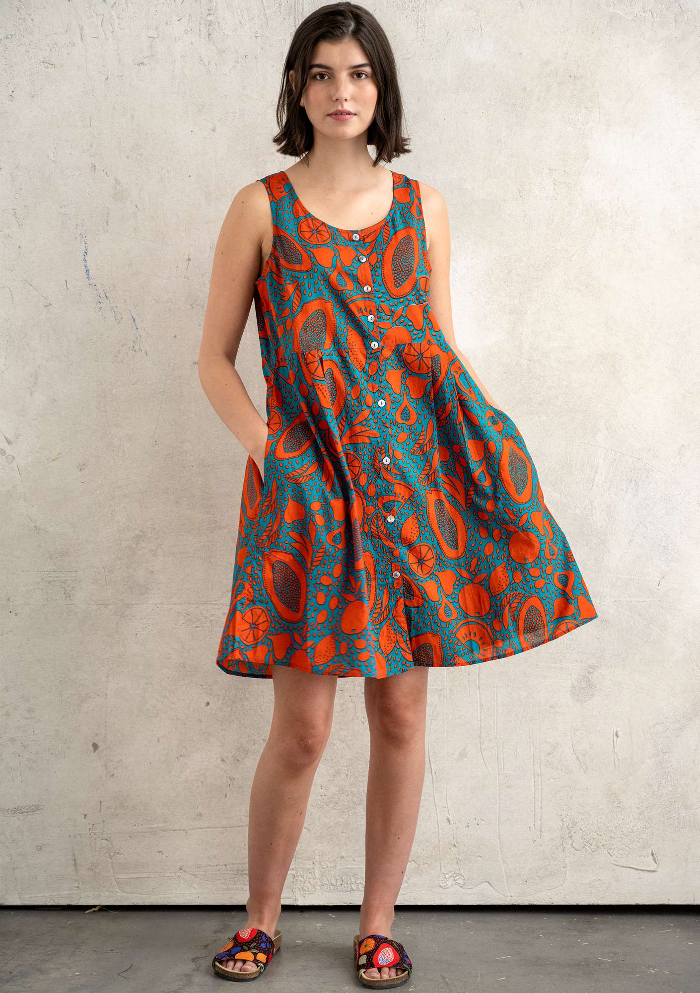 Vevd kjole «Marimba» i økologisk bomull lavarød thumbnail