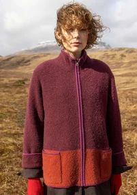 Gestrickte Jacke „Sälen“ aus Wollbouclé - aubergine