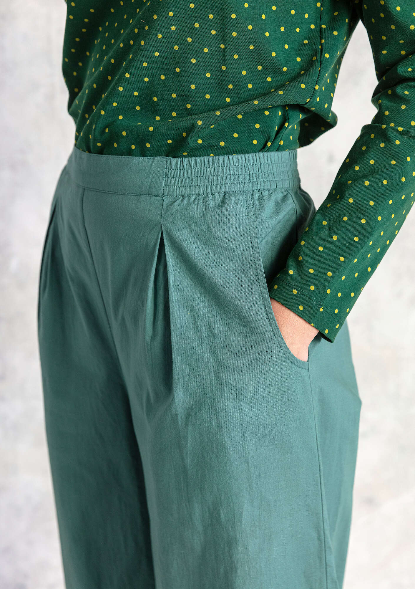 “Hi” woven pants in organic cotton artemisia thumbnail