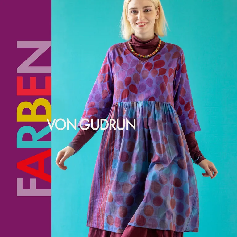 Eine Frau in Modestücken aus Gudrun Sjödéns Paris-Kollektion.