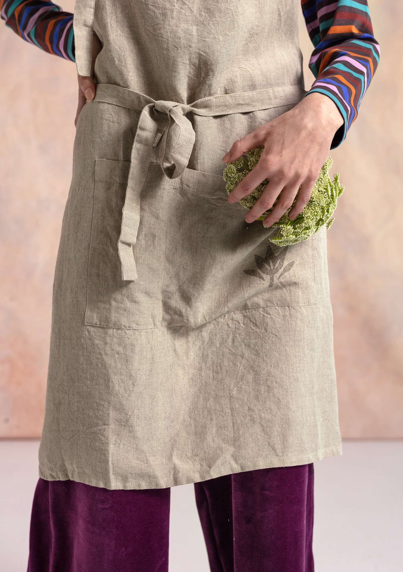 Washed linen apron natural