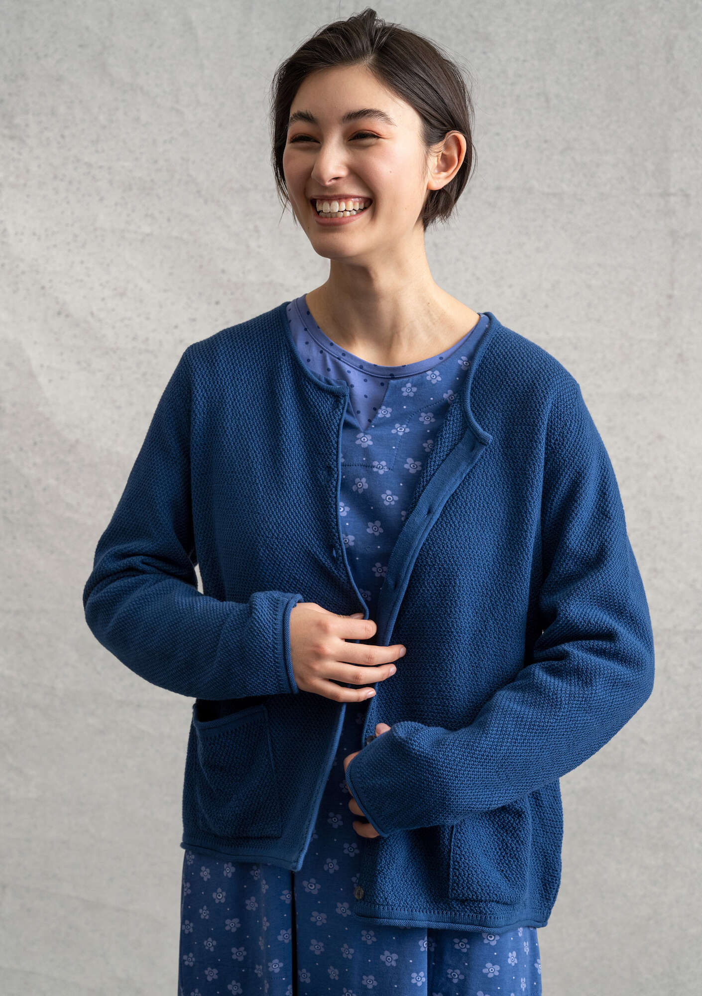 Moss-stitch knit cardigan in recycled cotton indigo blue
