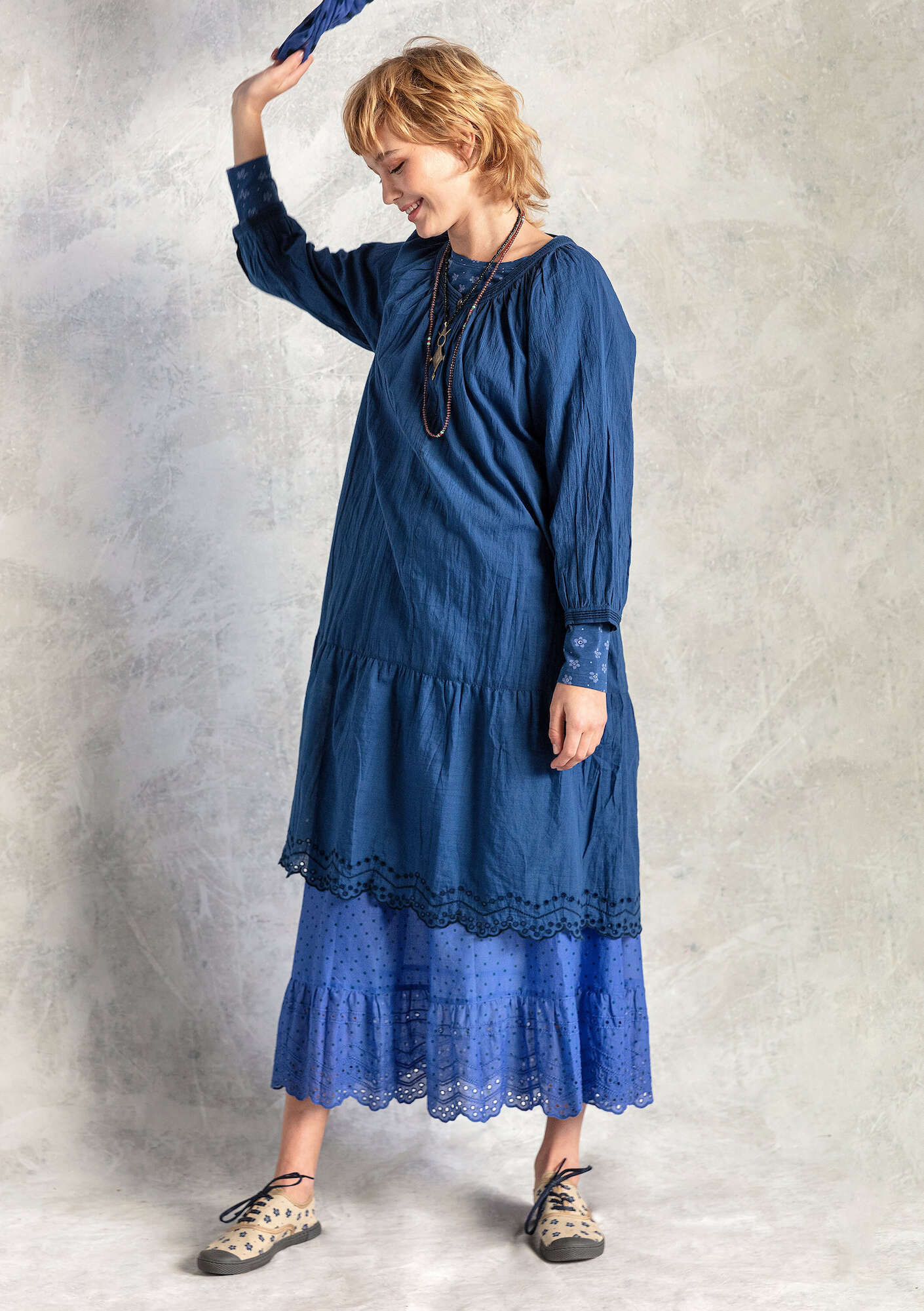 Woven dress in organic cotton indigo