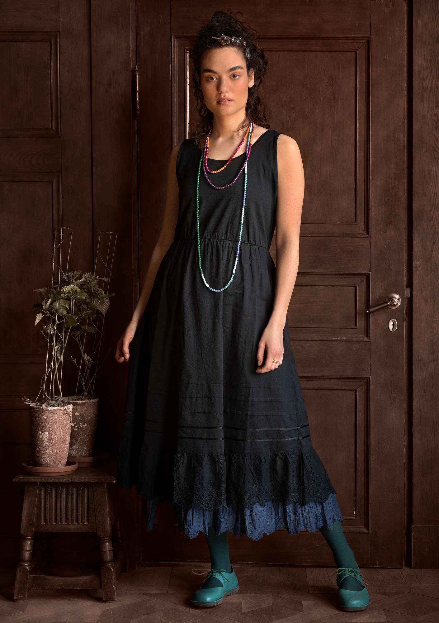 Vævet kjole i økologisk bomuld sort thumbnail