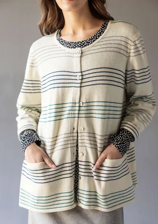 Gestreifte oder einfarbige Strickjacke „Sylvi“ aus Bio-Baumwolle/Wolle - ungefärbt-gestreift