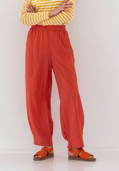 Vävd byxa ”Thea” i ekologisk bomullsdobby - aprikos