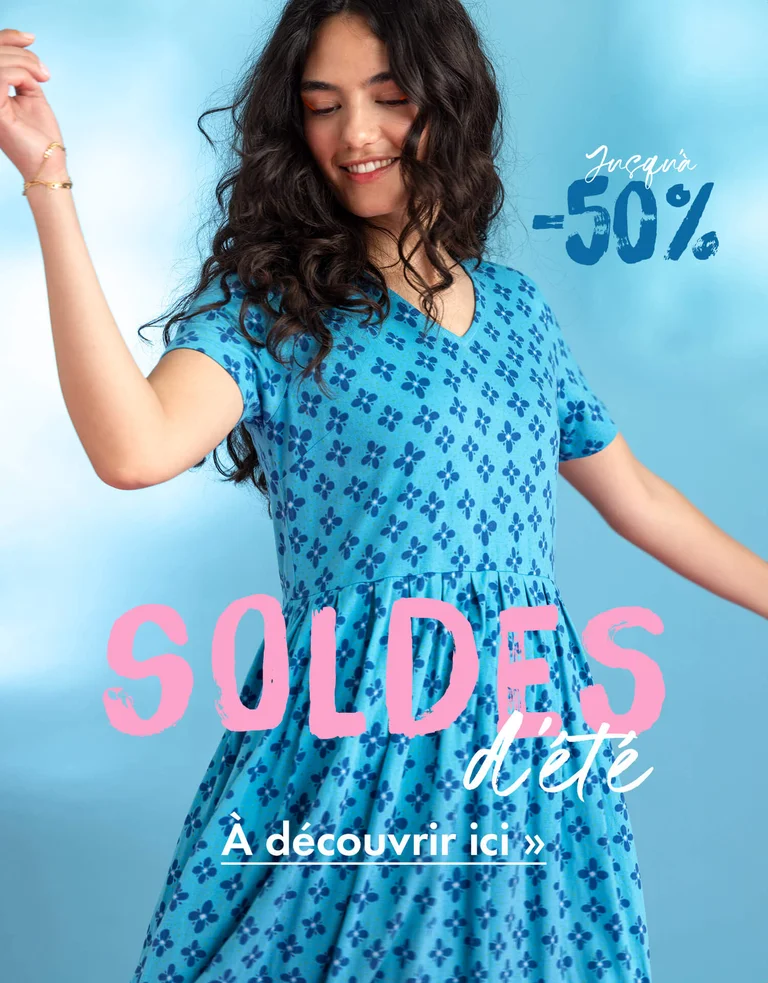 Un collage de photos de femmes portant des vêtements bleus signés Gudrun Sjödén.