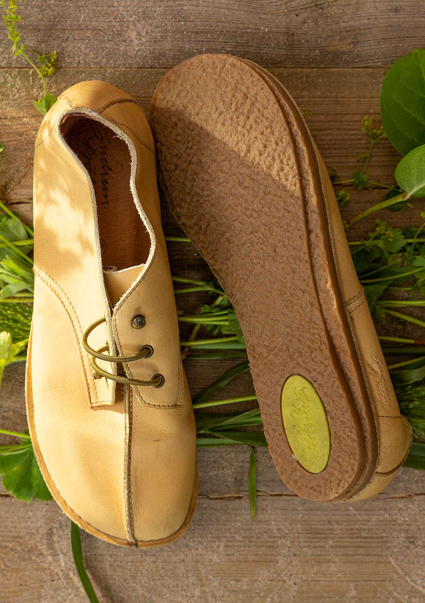 Chaussures de promenade en nubuck avoine thumbnail