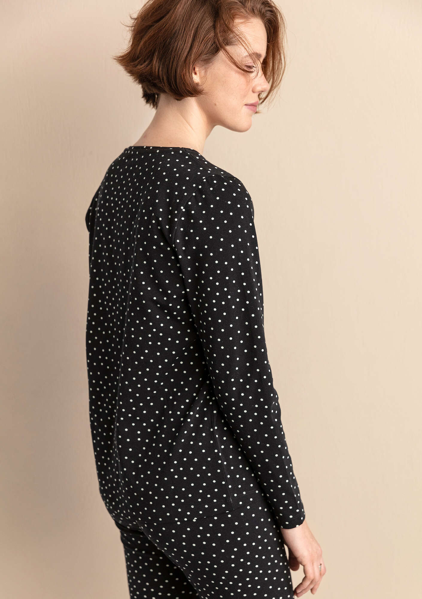 “Pytte” jersey top in organic cotton/spandex black/patterned