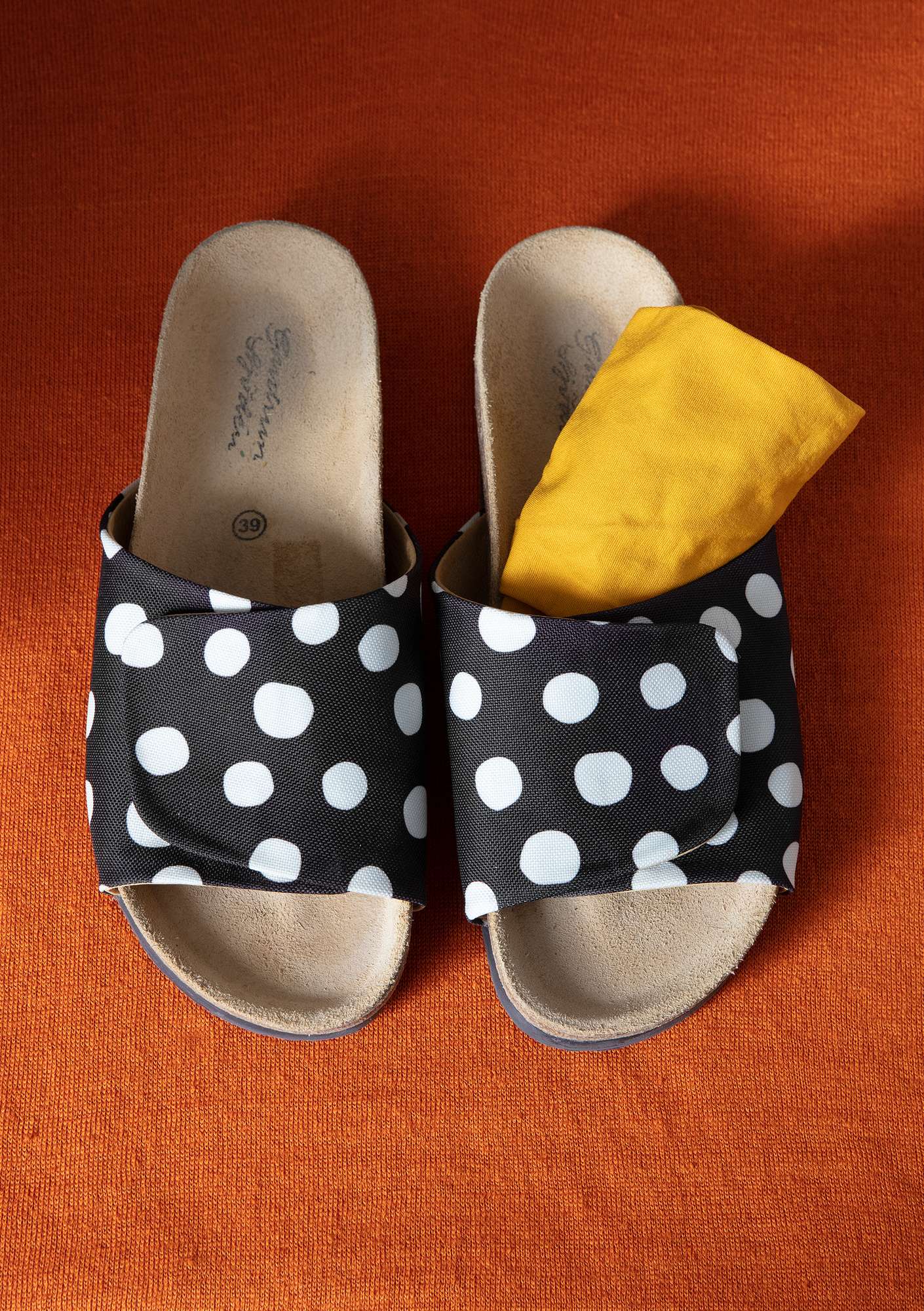 “Amber” sandals in digitally printed fabric black thumbnail