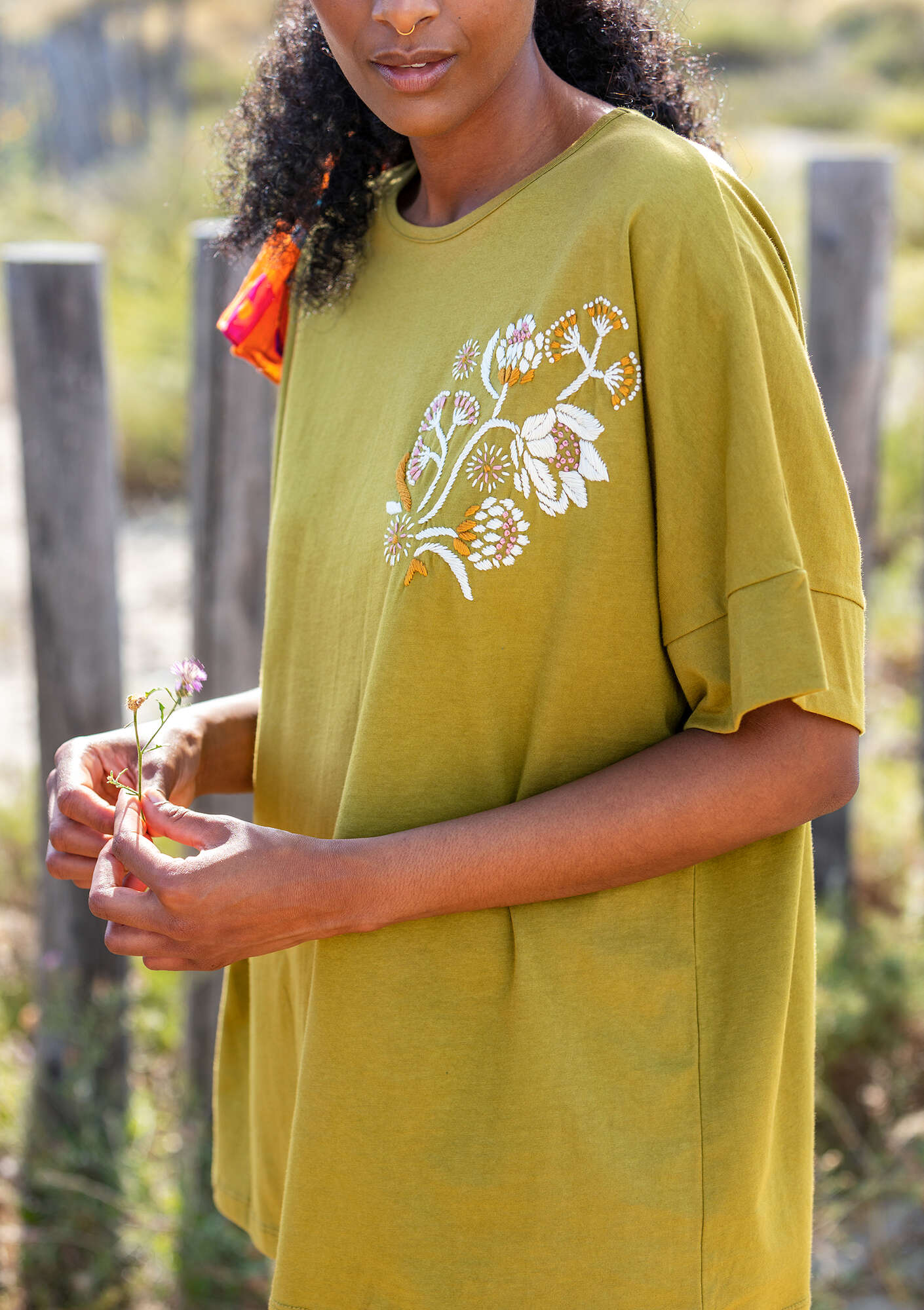 “Fire Lily” organic cotton top olive thumbnail