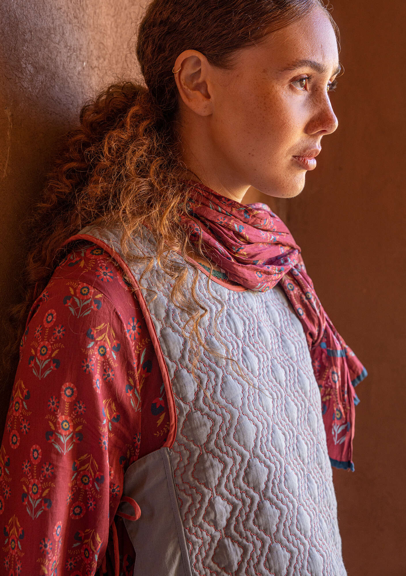 “Noor” quilted vest in organic cotton brick thumbnail