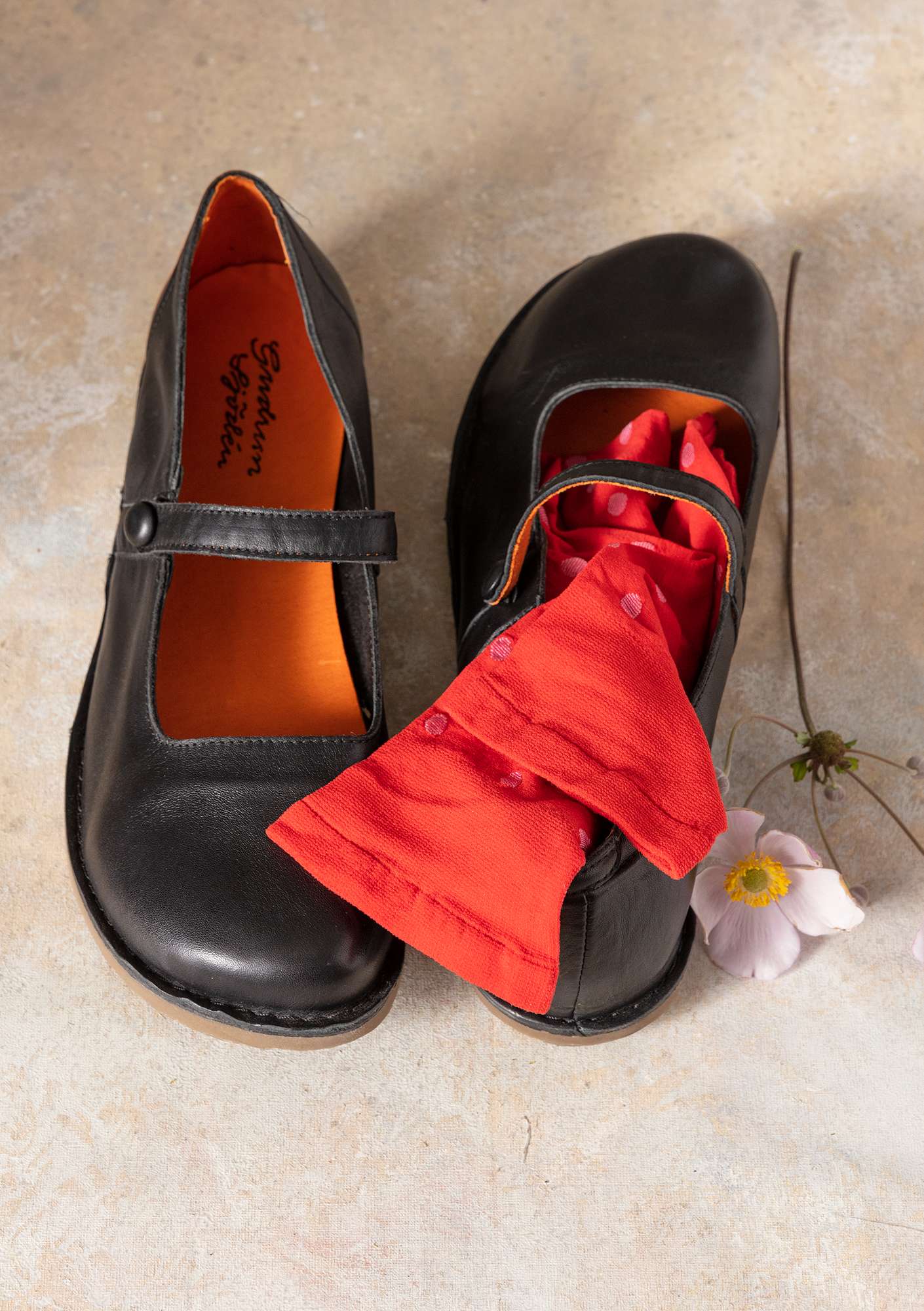 Schoenen van nappa met riempje zwart thumbnail