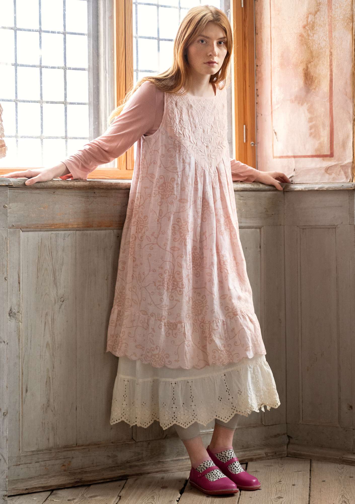 Vevd kjole «Elisabeth» i økologisk bomull / lin Lys pudderrosa thumbnail