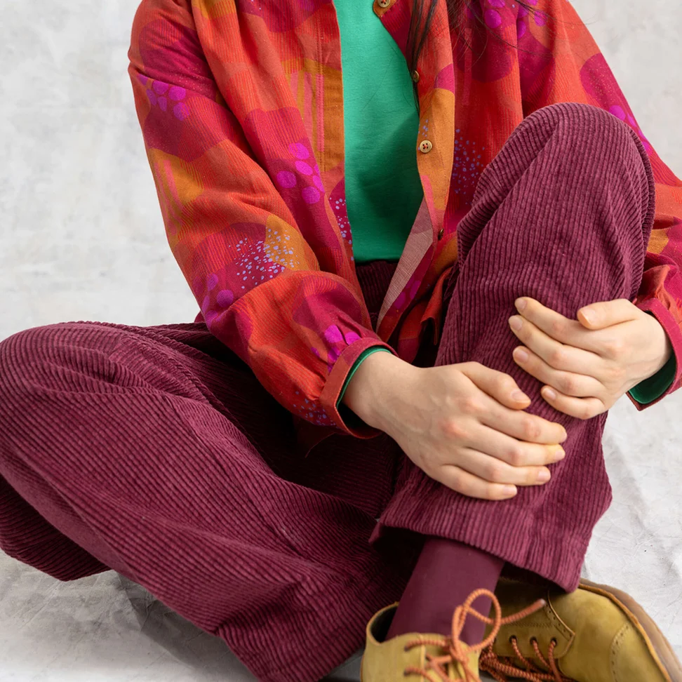 Pantalon "Rime" en velours côtelé de coton biologique - bordeaux