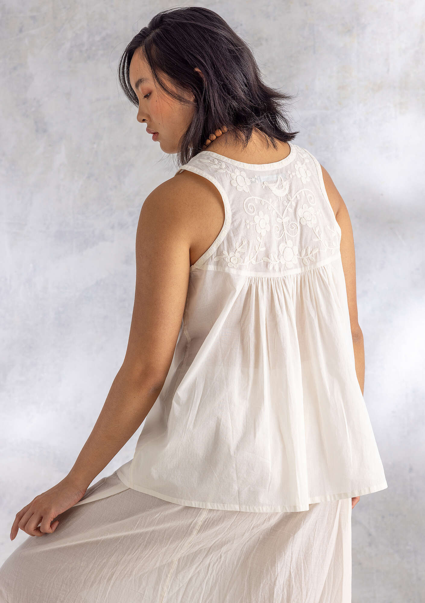 33608 - Mouwloze blouse  Tissu  van biologisch katoen ongebleekt