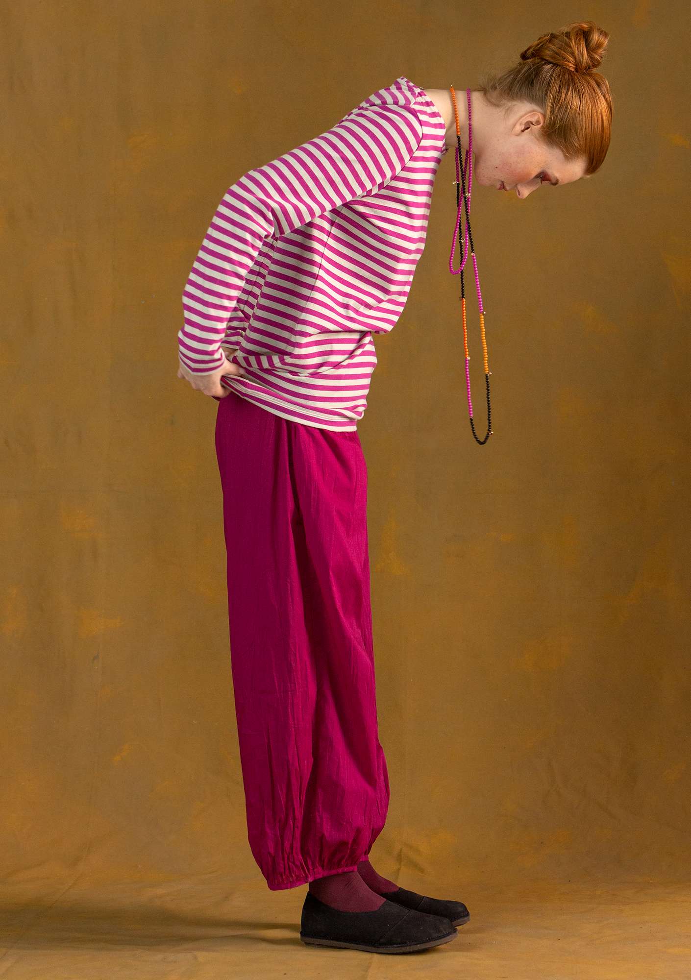 “Fruits” trousers in woven organic/recycled cotton grape