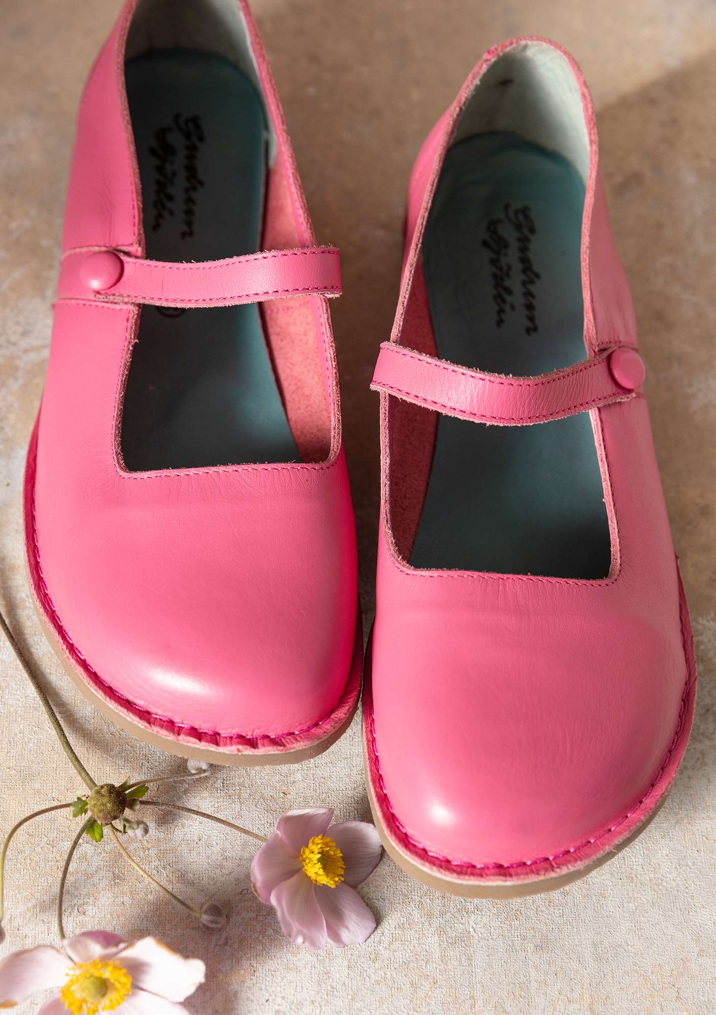 Strap shoe in nappa leather flamingo