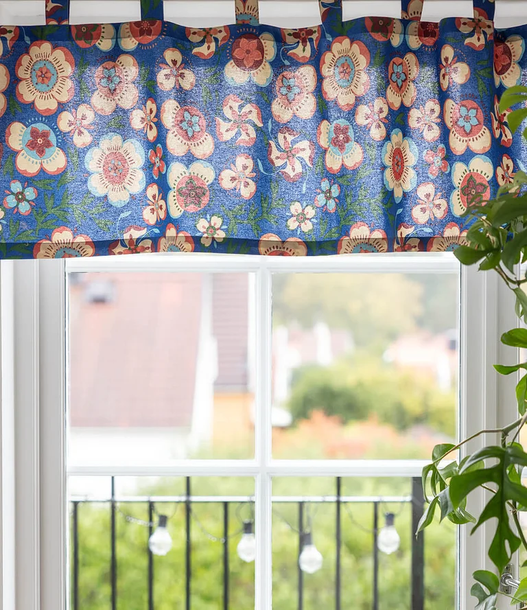 “Desert Bloom” organic cotton curtain valance