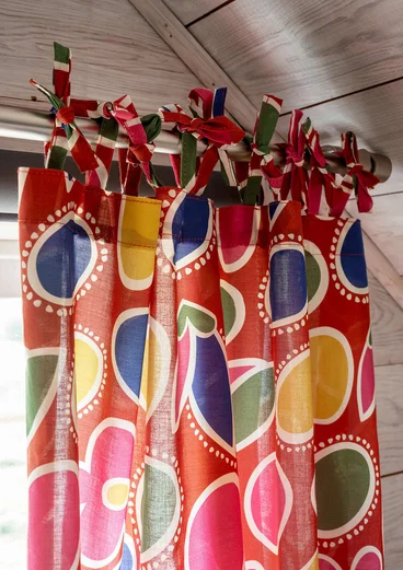 “Sol” short-length, organic cotton curtain - amaryllis