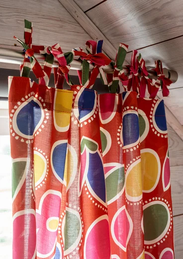 “Sol” short-length, organic cotton curtain - amaryllis