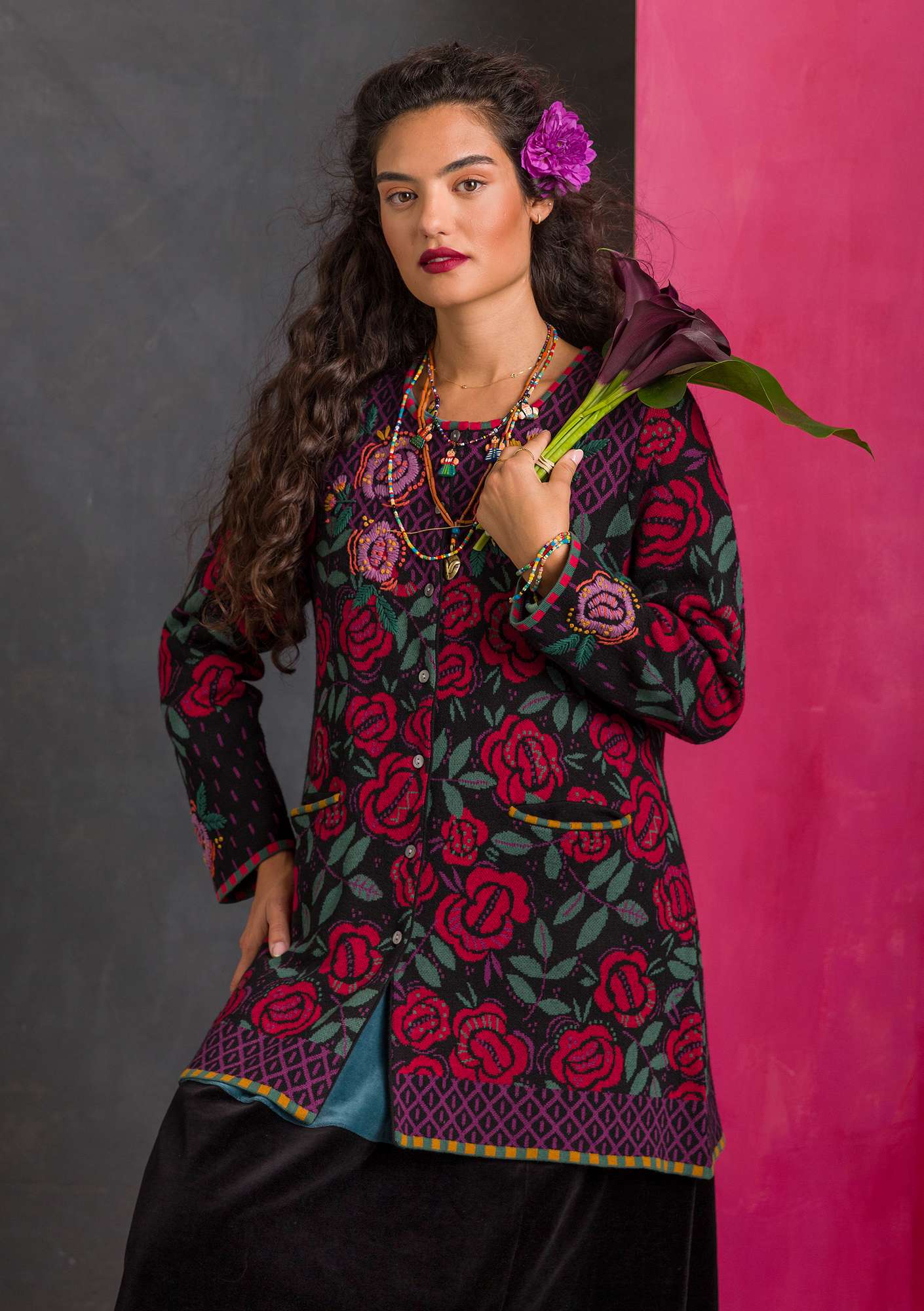 “China Rose” hand-embroidered cardigan in a wool and organic cotton blend black thumbnail