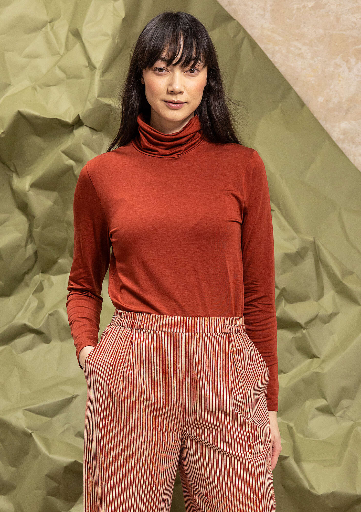 Long-sleeved jersey turtleneck in lyocell/spandex gudrunsjoden.com