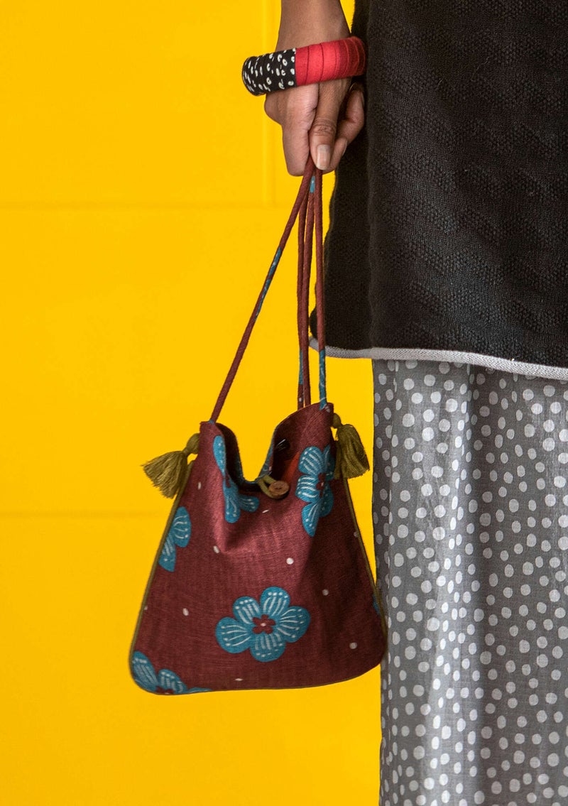 “Web” bag made of cotton/linen red curry