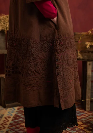 Besticktes Webkleid „Fields“ aus Bio-Baumwolle - dunkelschokolade