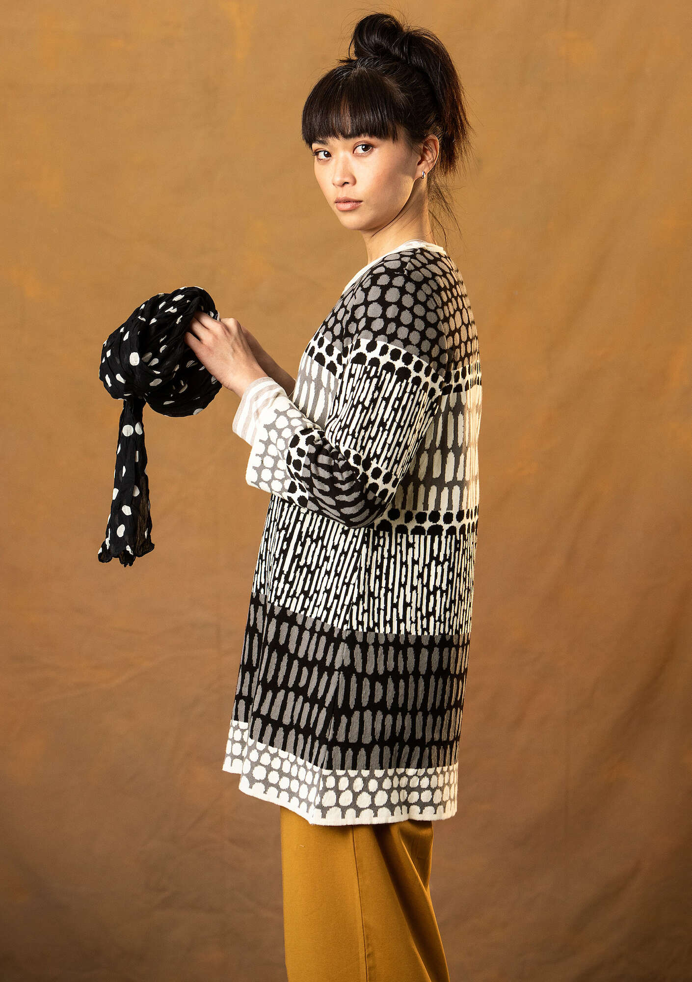 “Kulla” knit tunic in organic cotton black thumbnail