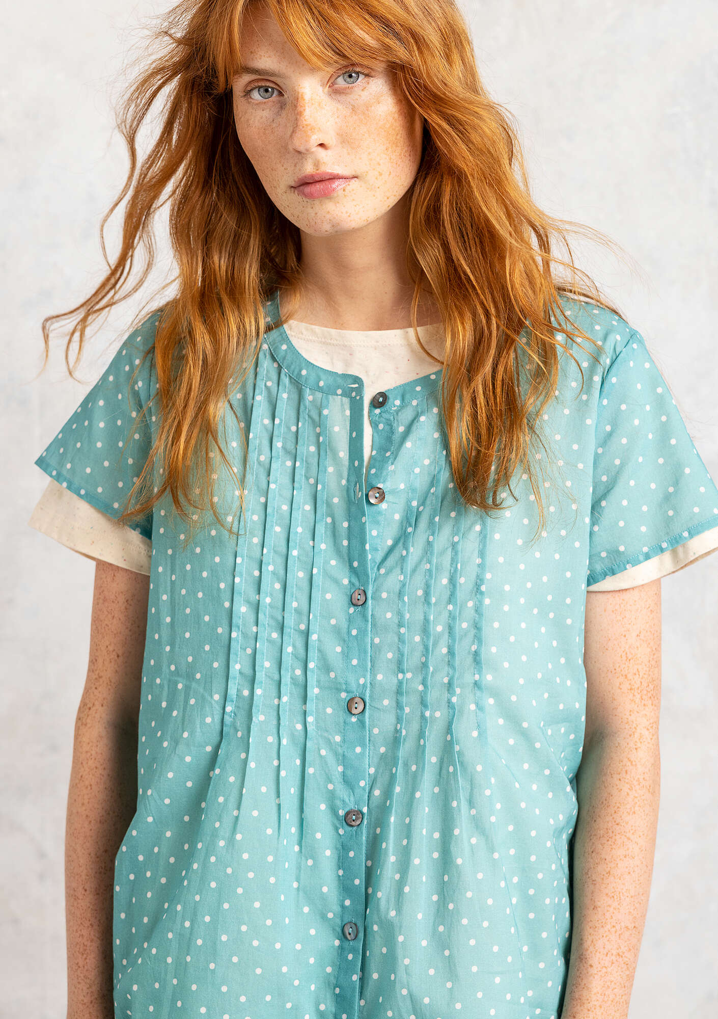 “Pytte” short-sleeved blouse in organic cotton meadow stream/patterned thumbnail