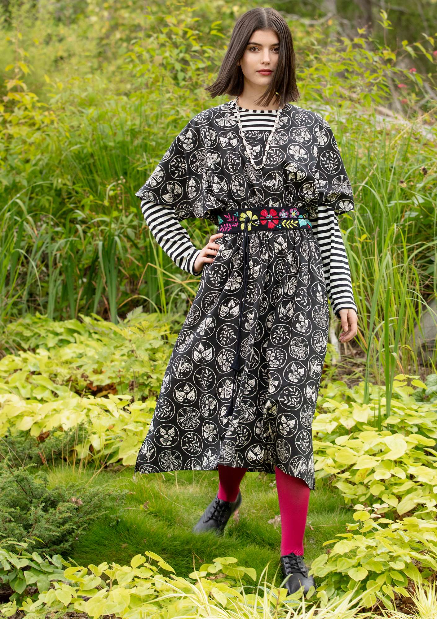 Vevd kjole «Kusama» i økologisk / resirkulert bomull svart thumbnail