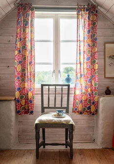 “Sol” short-length, organic cotton curtain - amaryllis