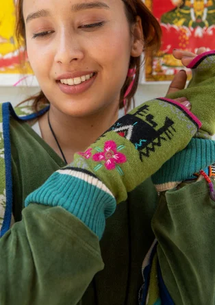 Feru fingerless gloves in wool/lyocell - avocado